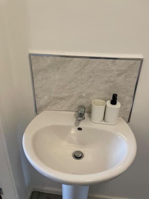 Lovely 1 Bedroom Studio Apartment - מרת'יר טידפיל מראה חיצוני תמונה